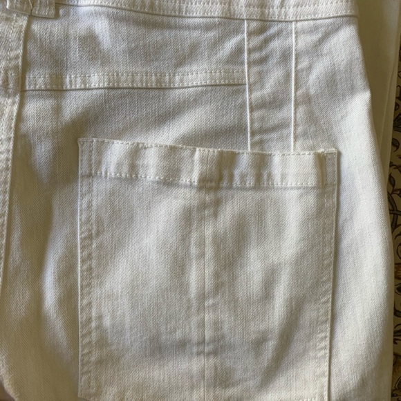 Pilcro Ultra High Waist/Light Destructed Jeans - Picture 6 of 7
